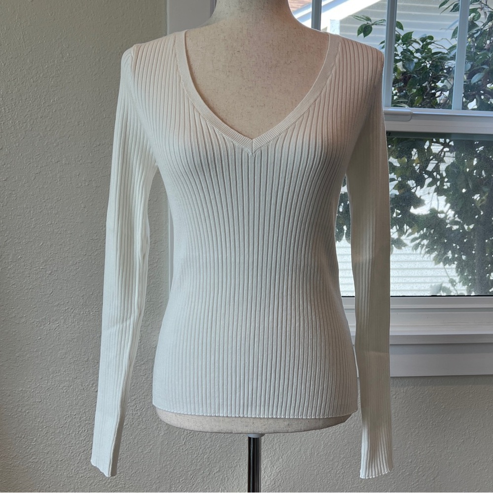 The Kooples Ivory Ribbed V-Neck Knit Top. Size L. NWT